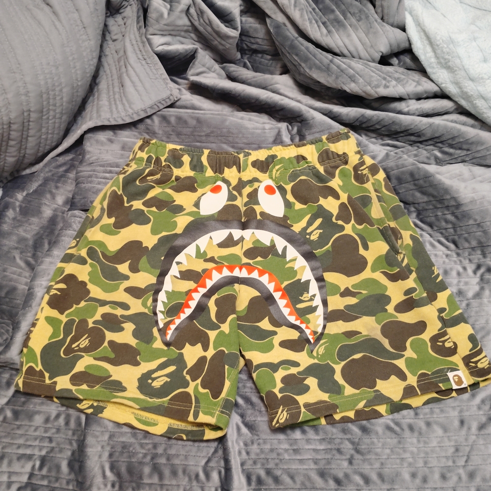 A Bathing Ape Camouflage Shark Print Men's Shorts 100% Authentic Like New Barely